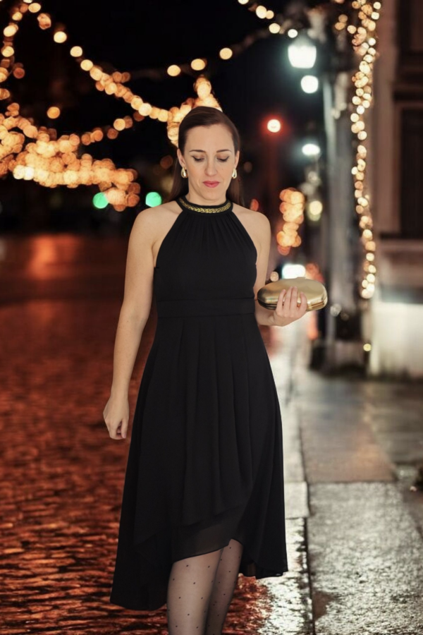 Vestido negro de gasa con cuello halter Mónaco