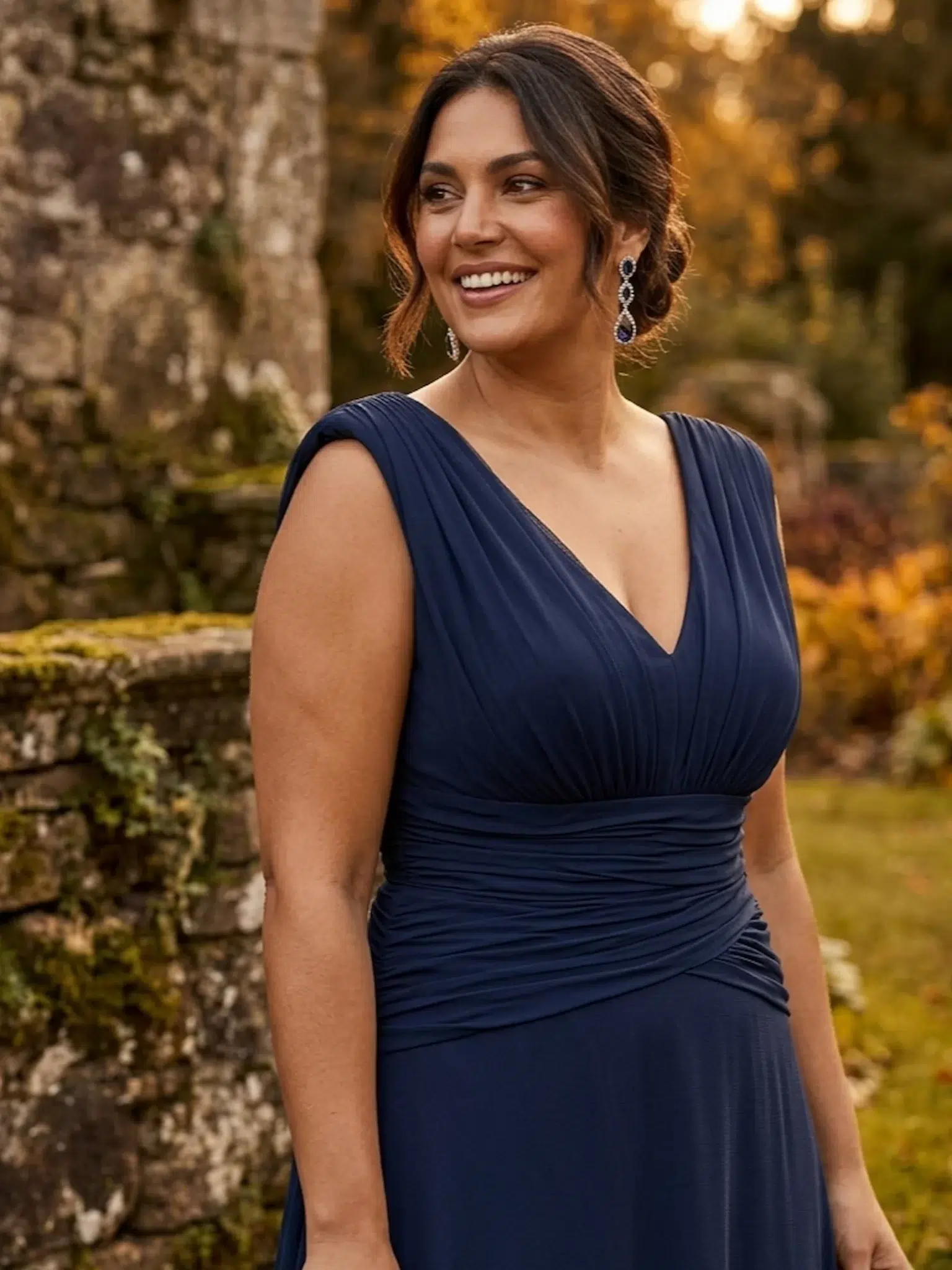 Vestido elegante de invitada en azul marino, tallas midsize